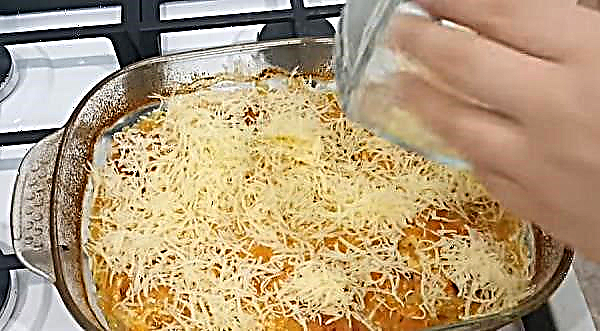 Lyserød laks i creme fraiche med løg og gulerødder: en opskrift i creme fraiche, hvordan man laver stuet filet under en grøntsagshat