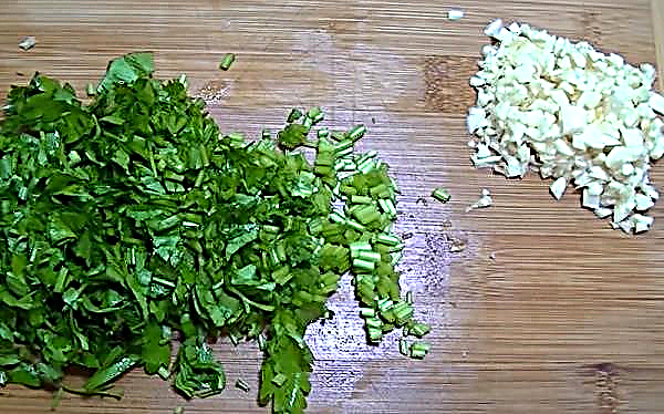 Comment faire cuire des champignons frits avec des pommes de terre, des oignons et de la crème sure: une recette avec une photo