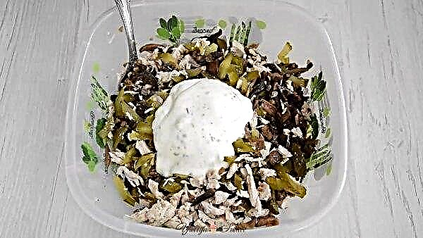 Puff salat: med bryst og stegte svampe champignons, opskrift med foto