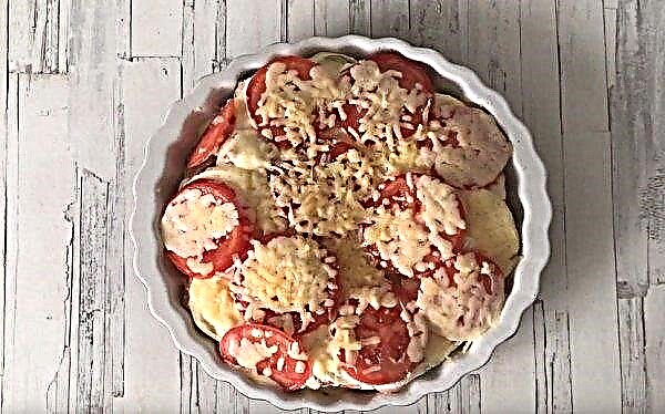Salmão rosa com batatas no creme de leite no forno: receitas com queijo e tomate, com legumes, suculento