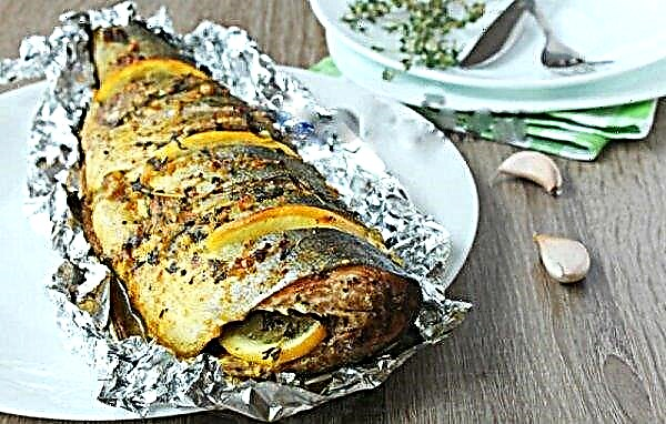 How to bake pink salmon in the oven whole in foil so that it is juicy: recipes with photos, cooking with lemon and vegetables, how much time to bake the whole