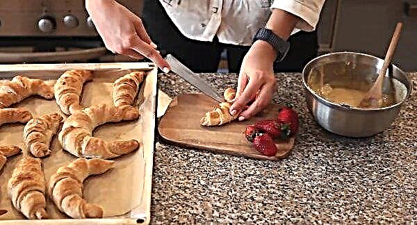 Croissant de almendras: la receta más deliciosa, un método de cocción con una foto