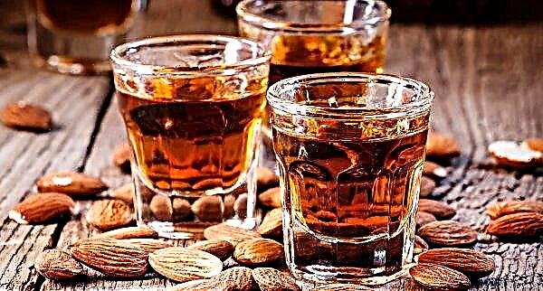 Almond cognac: the most delicious recipe, a method of cooking at home with a photo