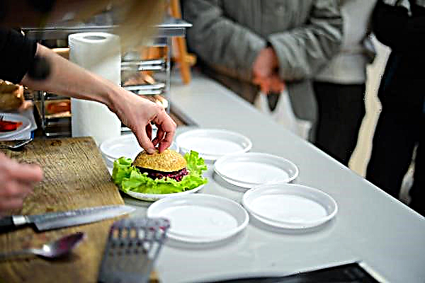 Vegan New Year's Eve Menu: Beetroot Burgers