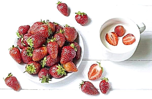 Thanks to the warm weather in the UK stores, strawberries appeared earlier than usual