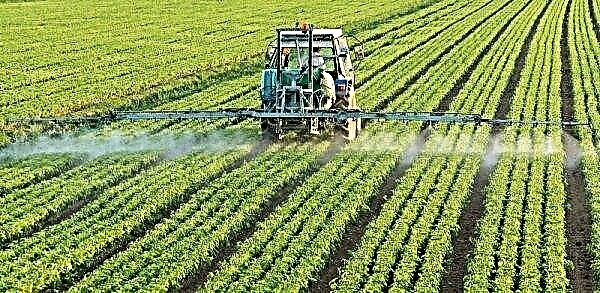 U.S. Los Angeles County temporarily bans glyphosate-based products