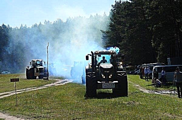 Cherkasy bölgesinde traktör ve traktörü yapıldı
